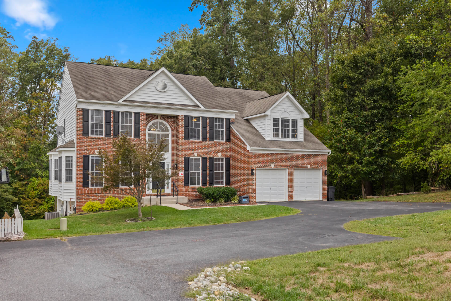 Ample driveway and main entrance to the home.